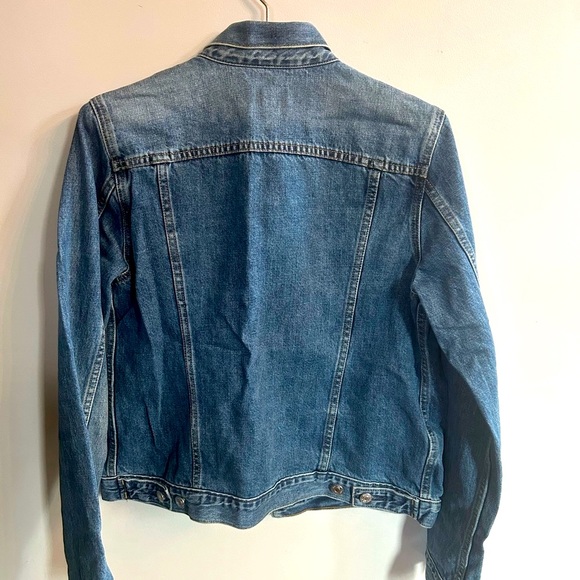 Gap Jean jacket! ✌️ - Picture 2 of 3